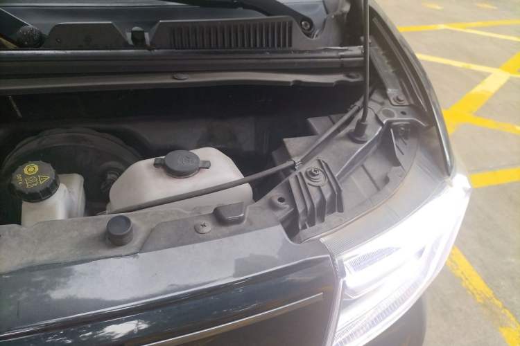 Used Wuling Hongguang MINIEV 2022 GAMEBOY 300km Enthusiast Model with Lithium Iron Phosphate Engine Bay Left