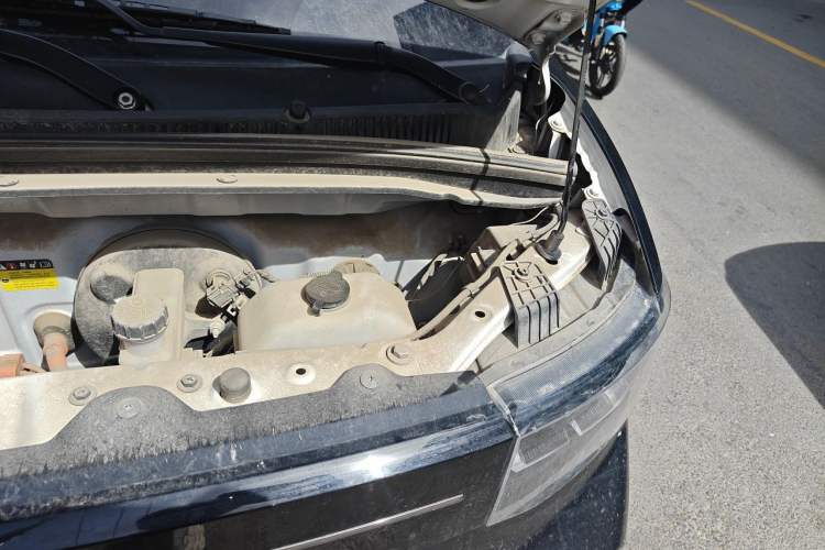 Used Wuling Hongguang MINIEV 2022 Macaron Fashion Model Lithium Iron Phosphate Engine Bay Left