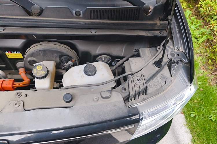 Used Wuling Hongguang MINIEV 2022 GAMEBOY 300km Enthusiast Model with Lithium Iron Phosphate Engine Bay Left