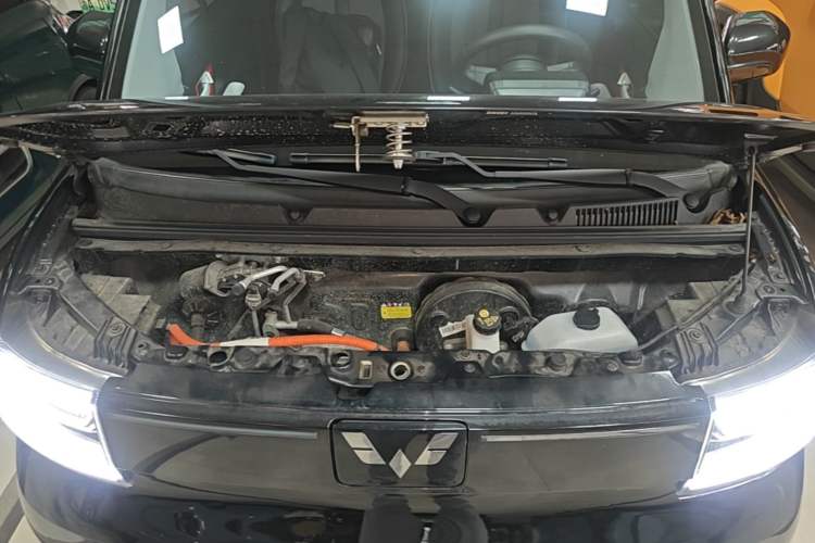 Used Wuling Hongguang MINIEV 2022 GAMEBOY 200km Gaming Edition with Lithium Iron Phosphate Engine Bay