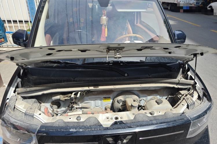 Used Wuling Hongguang MINIEV 2022 Macaron Fashion Model Lithium Iron Phosphate Engine Bay