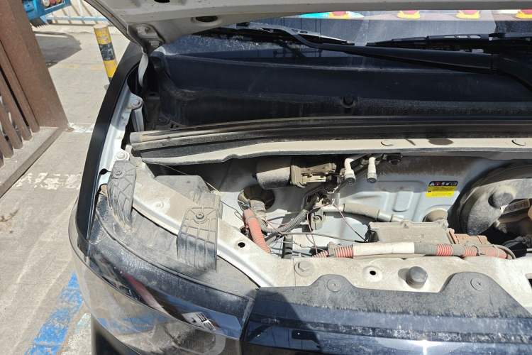 Used Wuling Hongguang MINIEV 2022 Macaron Fashion Model Lithium Iron Phosphate Engine Bay Right