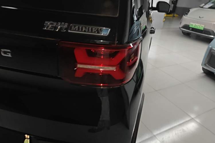 Used Wuling Hongguang MINIEV 2022 GAMEBOY 300km Enthusiast Model with Lithium Iron Phosphate Exterior 3