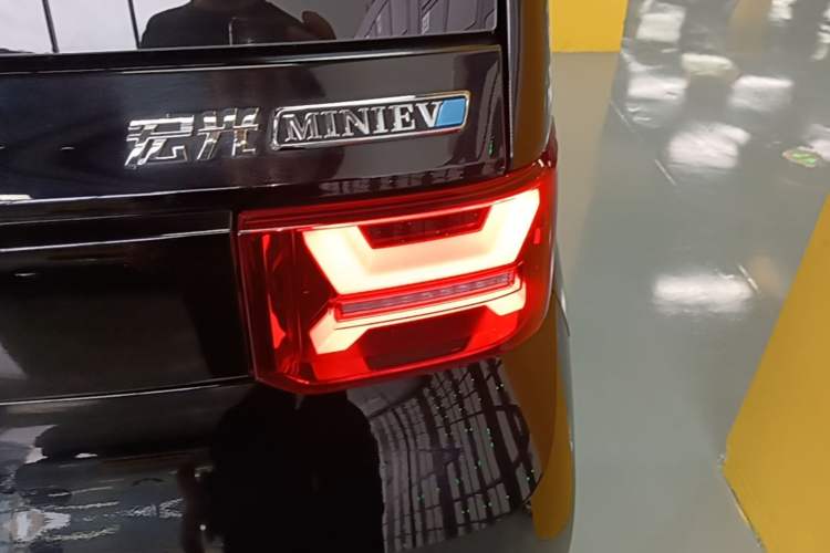 Used Wuling Hongguang MINIEV 2022 GAMEBOY 300km Enthusiast Model with Lithium Iron Phosphate Exterior 3