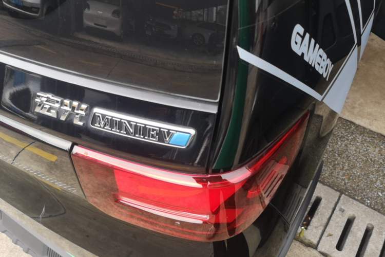 Used Wuling Hongguang MINIEV 2022 GAMEBOY 300km Enthusiast Model with Lithium Iron Phosphate Exterior 3