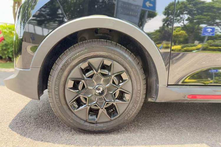 Used Wuling Hongguang MINIEV 2022 GAMEBOY 300km Enthusiast Model with Lithium Iron Phosphate Exterior 8