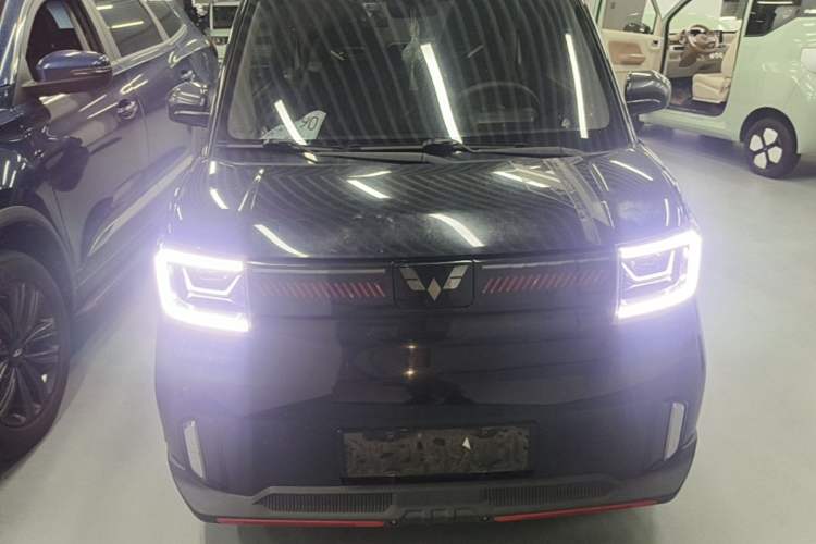 Used Wuling Hongguang MINIEV 2022 GAMEBOY 300km Enthusiast Model with Lithium Iron Phosphate Front