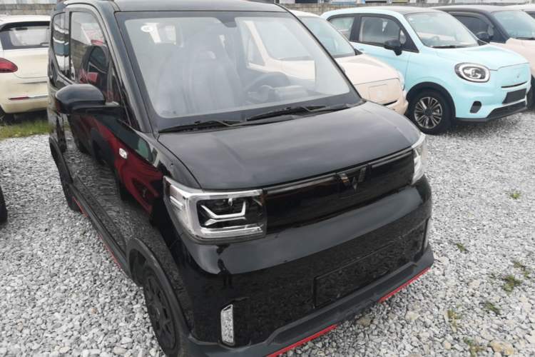 Used Wuling Hongguang MINIEV 2022 GAMEBOY 200km Gaming Edition with Lithium Iron Phosphate Front Right 45 Deg