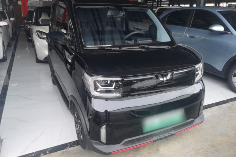 Used Wuling Hongguang MINIEV 2022 GAMEBOY 300km Enthusiast Model with Lithium Iron Phosphate Front Right 45 Deg