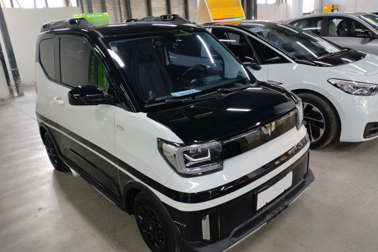 Used Wuling Hongguang MINIEV 2022 GAMEBOY 300km Enthusiast Model with Lithium Iron Phosphate Front Right 45 Deg