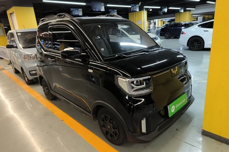 Used Wuling Hongguang MINIEV 2022 GAMEBOY 300km Enthusiast Model with Lithium Iron Phosphate Front Right 45 Deg