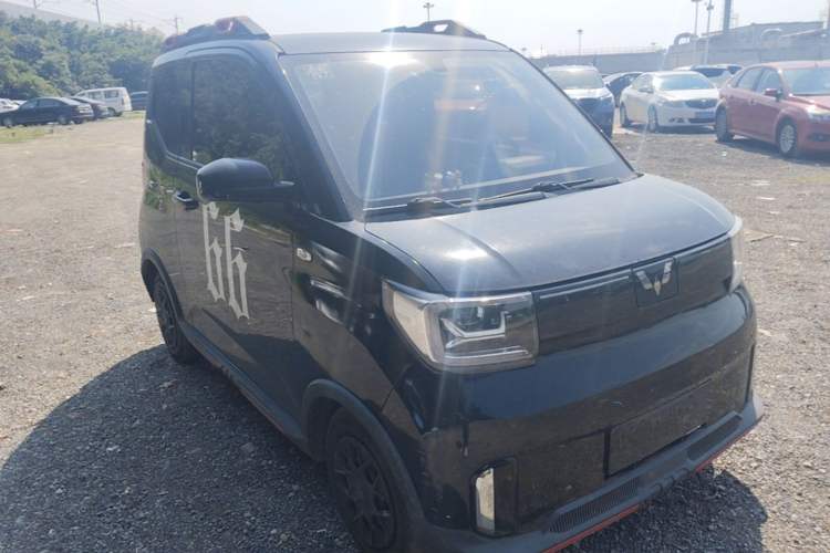 Used Wuling Hongguang MINIEV 2022 GAMEBOY 200km Gaming Edition with Lithium Iron Phosphate Front Right 45 Deg