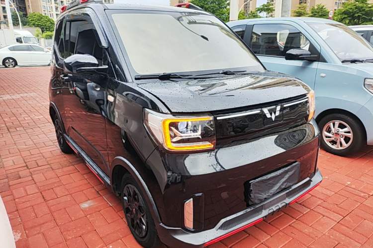 Used Wuling Hongguang MINIEV 2022 GAMEBOY 200km Gaming Edition with Lithium Iron Phosphate Front Right 45 Deg
