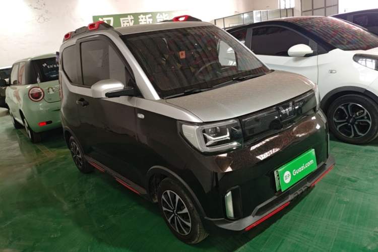 Used Wuling Hongguang MINIEV 2022 GAMEBOY 200km Gaming Edition with Lithium Iron Phosphate Front Right 45 Deg