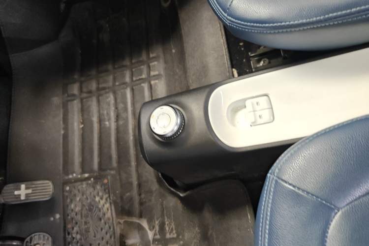 Used Wuling Hongguang MINIEV 2022 GAMEBOY 200km Play Edition with Lithium Iron Phosphate Gear Lever