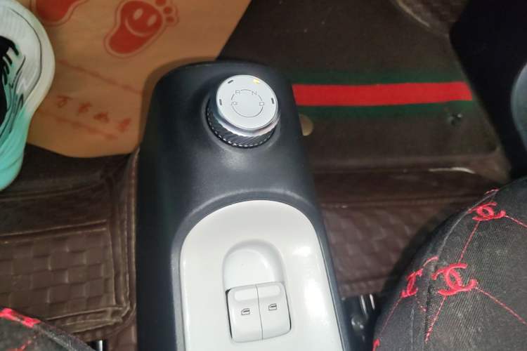 Used Wuling Hongguang MINIEV 2022 GAMEBOY 200km Gaming Edition with Lithium Iron Phosphate Gear Lever