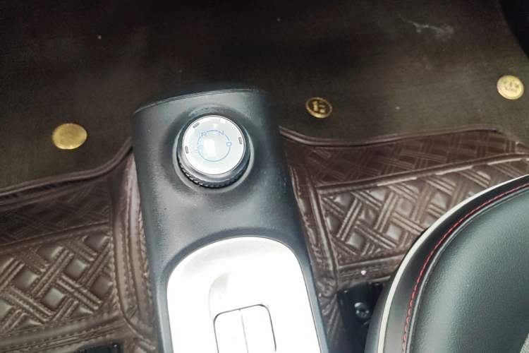 Used Wuling Hongguang MINIEV 2022 GAMEBOY 200km Gaming Edition with Lithium Iron Phosphate Gear Lever