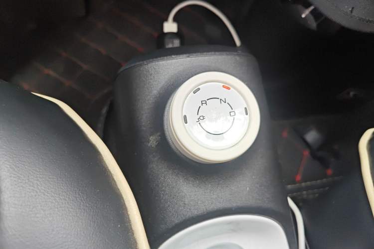 Used Wuling Hongguang MINIEV 2022 GAMEBOY 300km Enthusiast Model with Lithium Iron Phosphate Gear Lever