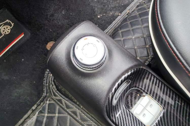 Used Wuling Hongguang MINIEV 2022 GAMEBOY 200km Play Edition with Lithium Iron Phosphate Gear Lever