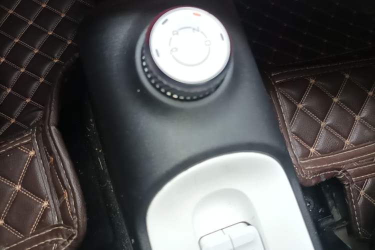 Used Wuling Hongguang MINIEV 2022 GAMEBOY 200km Gaming Edition with Lithium Iron Phosphate Gear Lever