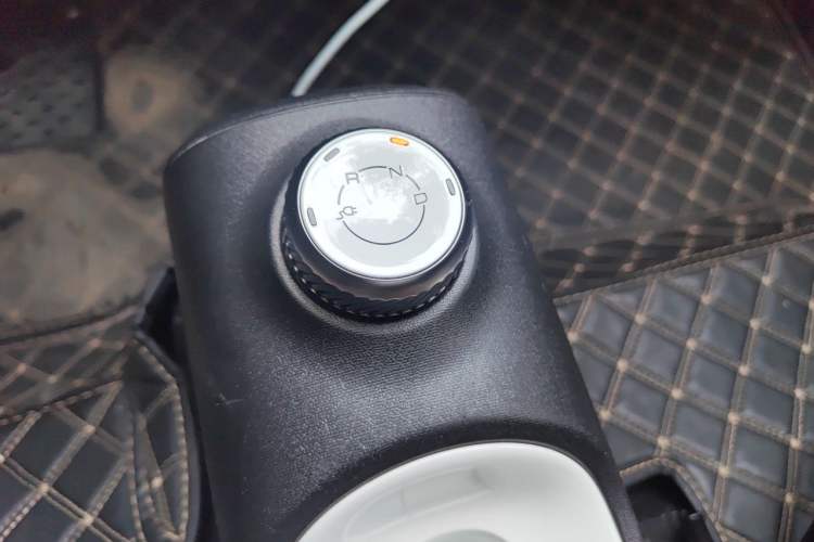 Used Wuling Hongguang MINIEV 2022 GAMEBOY 200km Gaming Edition with Lithium Iron Phosphate Gear Lever