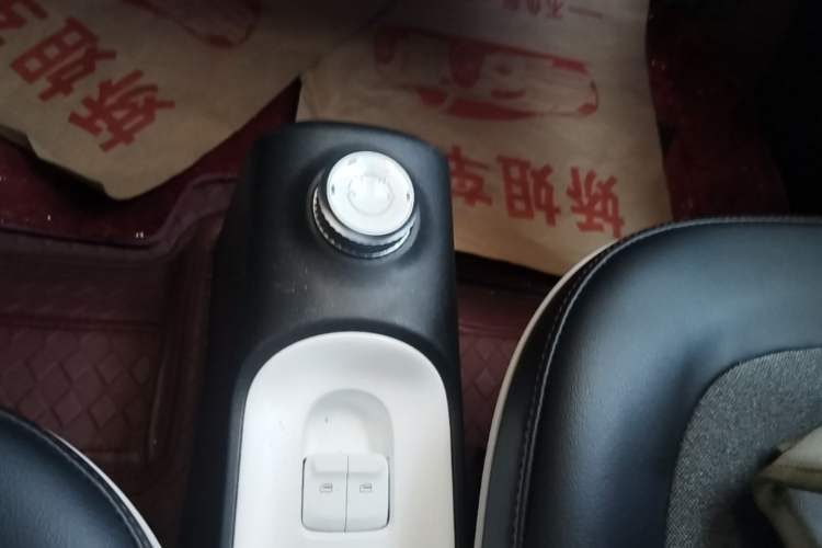 Used Wuling Hongguang MINIEV 2022 GAMEBOY 300km Enthusiast Model with Lithium Iron Phosphate Gear Lever