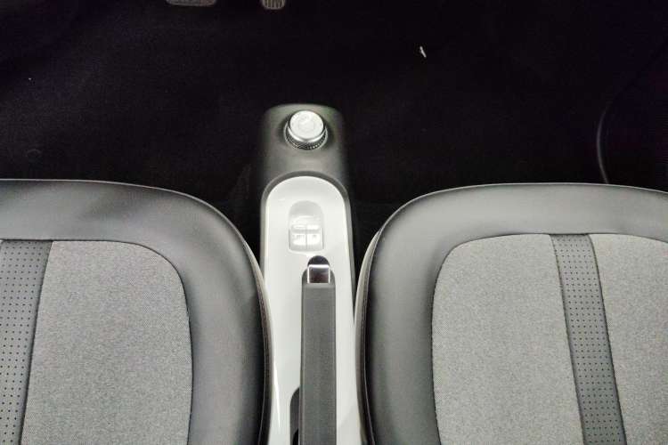 Used Wuling Hongguang MINIEV 2022 GAMEBOY 200km Gaming Edition with Lithium Iron Phosphate Gear Lever