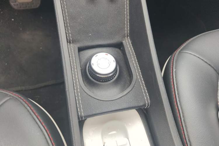 Used Wuling Hongguang MINIEV 2022 GAMEBOY 200km Gaming Edition with Lithium Iron Phosphate Gear Lever