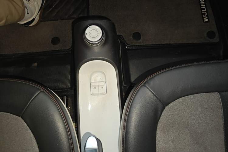 Used Wuling Hongguang MINIEV 2022 GAMEBOY 200km Gaming Edition with Lithium Iron Phosphate Gear Lever