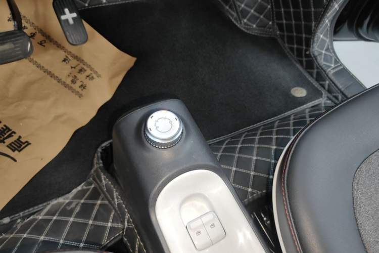 Used Wuling Hongguang MINIEV 2022 GAMEBOY 200km Gaming Edition with Lithium Iron Phosphate Gear Lever