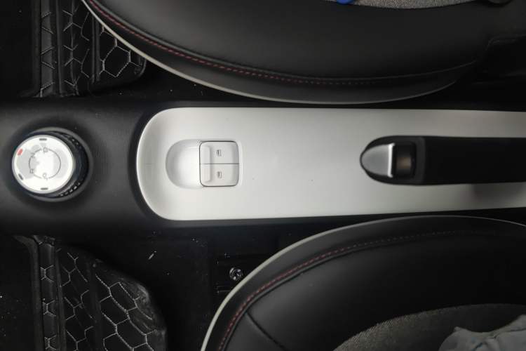 Used Wuling Hongguang MINIEV 2022 GAMEBOY 200km Gaming Edition with Lithium Iron Phosphate Gear Lever