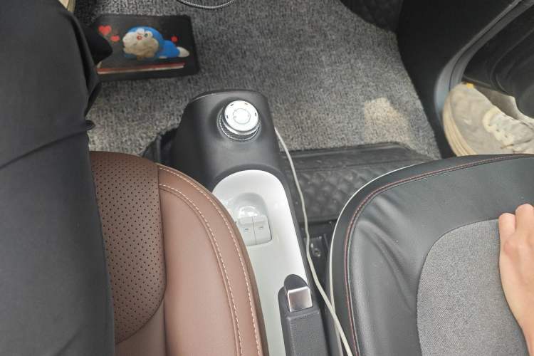 Used Wuling Hongguang MINIEV 2022 GAMEBOY 300km Enthusiast Model with Lithium Iron Phosphate Gear Lever