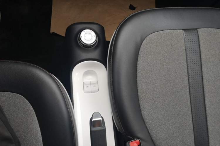 Used Wuling Hongguang MINIEV 2022 GAMEBOY 200km Gaming Edition with Lithium Iron Phosphate Gear Lever