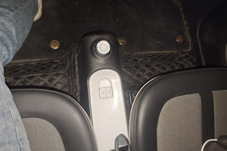 Used Wuling Hongguang MINIEV 2022 GAMEBOY 300km Enthusiast Model with Lithium Iron Phosphate Gear Lever