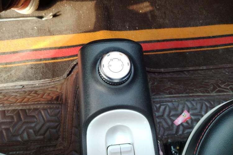 Used Wuling Hongguang MINIEV 2022 GAMEBOY 200km Gaming Edition with Lithium Iron Phosphate Gear Lever