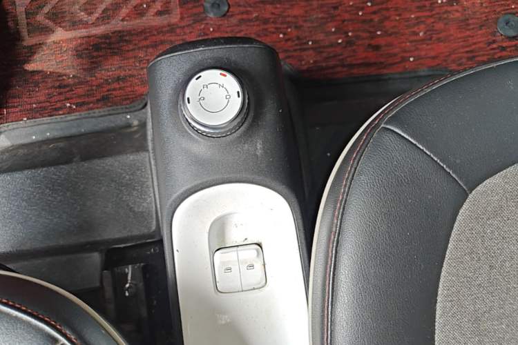 Used Wuling Hongguang MINIEV 2022 GAMEBOY 300km Enthusiast Model with Lithium Iron Phosphate Gear Lever