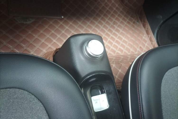 Used Wuling Hongguang MINIEV 2022 GAMEBOY 300km Enthusiast Model with Lithium Iron Phosphate Gear Lever