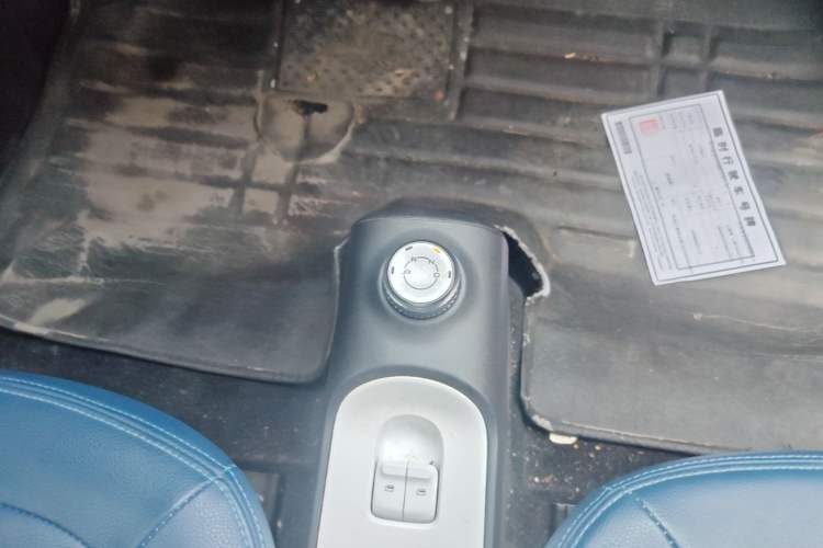 Used Wuling Hongguang MINIEV 2022 GAMEBOY 200km Play Edition with Lithium Iron Phosphate Gear Lever