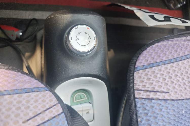 Used Wuling Hongguang MINIEV 2022 GAMEBOY 300km Enthusiast Model with Lithium Iron Phosphate Gear Lever