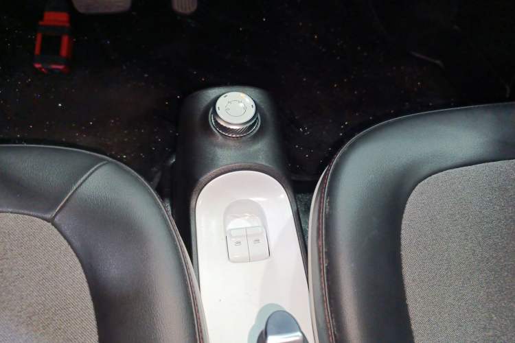 Used Wuling Hongguang MINIEV 2022 GAMEBOY 300km Enthusiast Model with Lithium Iron Phosphate Gear Lever