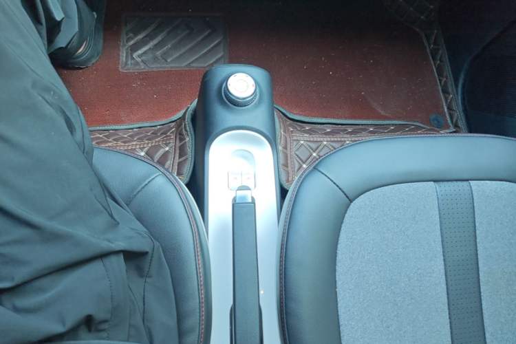 Used Wuling Hongguang MINIEV 2022 GAMEBOY 200km Gaming Edition with Lithium Iron Phosphate Gear Lever