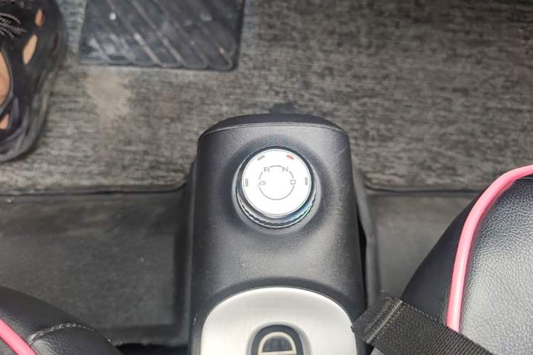 Used Wuling Hongguang MINIEV 2022 GAMEBOY 200km Gaming Edition with Lithium Iron Phosphate Gear Lever
