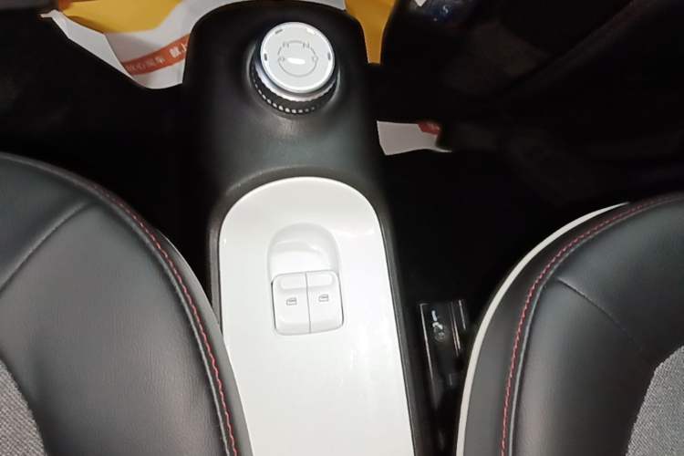 Used Wuling Hongguang MINIEV 2022 GAMEBOY 300km Enthusiast Model with Lithium Iron Phosphate Gear Lever