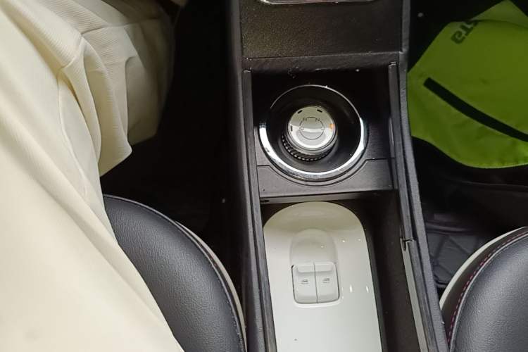 Used Wuling Hongguang MINIEV 2022 GAMEBOY 200km Play Edition with Lithium Iron Phosphate Gear Lever