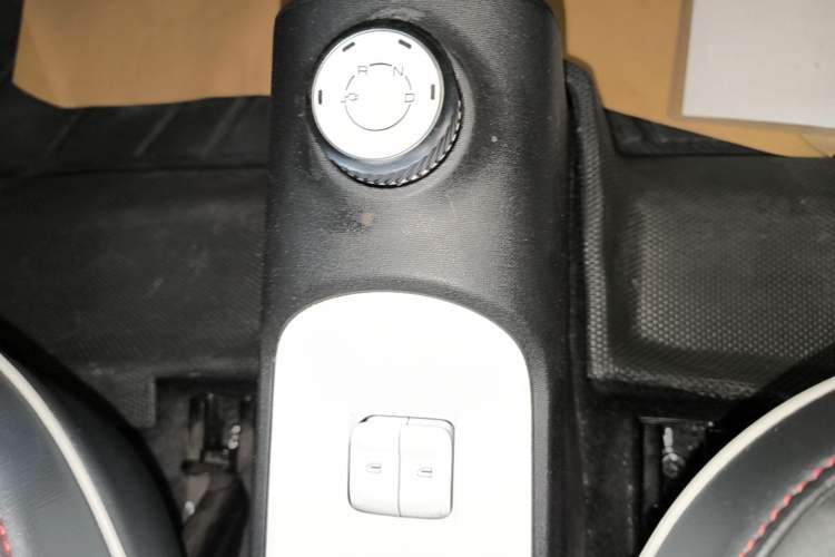 Used Wuling Hongguang MINIEV 2022 GAMEBOY 300km Enthusiast Model with Lithium Iron Phosphate Gear Lever