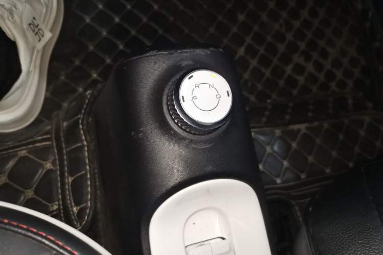 Used Wuling Hongguang MINIEV 2022 GAMEBOY 200km Gaming Edition with Lithium Iron Phosphate Gear Lever