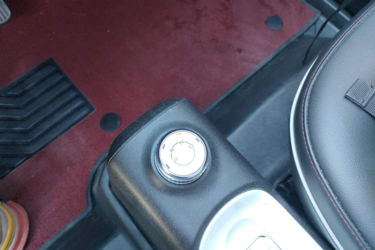 Used Wuling Hongguang MINIEV 2022 GAMEBOY 300km Enthusiast Model with Lithium Iron Phosphate Gear Lever