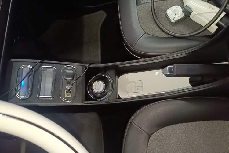 Used Wuling Hongguang MINIEV 2022 GAMEBOY 200km Gaming Edition with Lithium Iron Phosphate Gear Lever