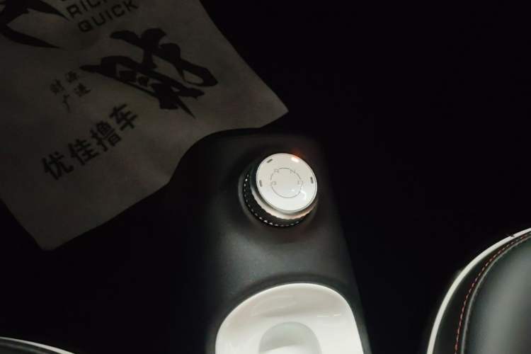 Used Wuling Hongguang MINIEV 2022 GAMEBOY 200km Gaming Edition with Lithium Iron Phosphate Gear Lever
