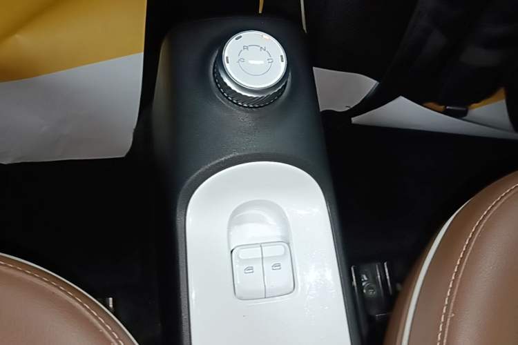 Used Wuling Hongguang MINIEV 2022 GAMEBOY 200km Gaming Edition with Lithium Iron Phosphate Gear Lever
